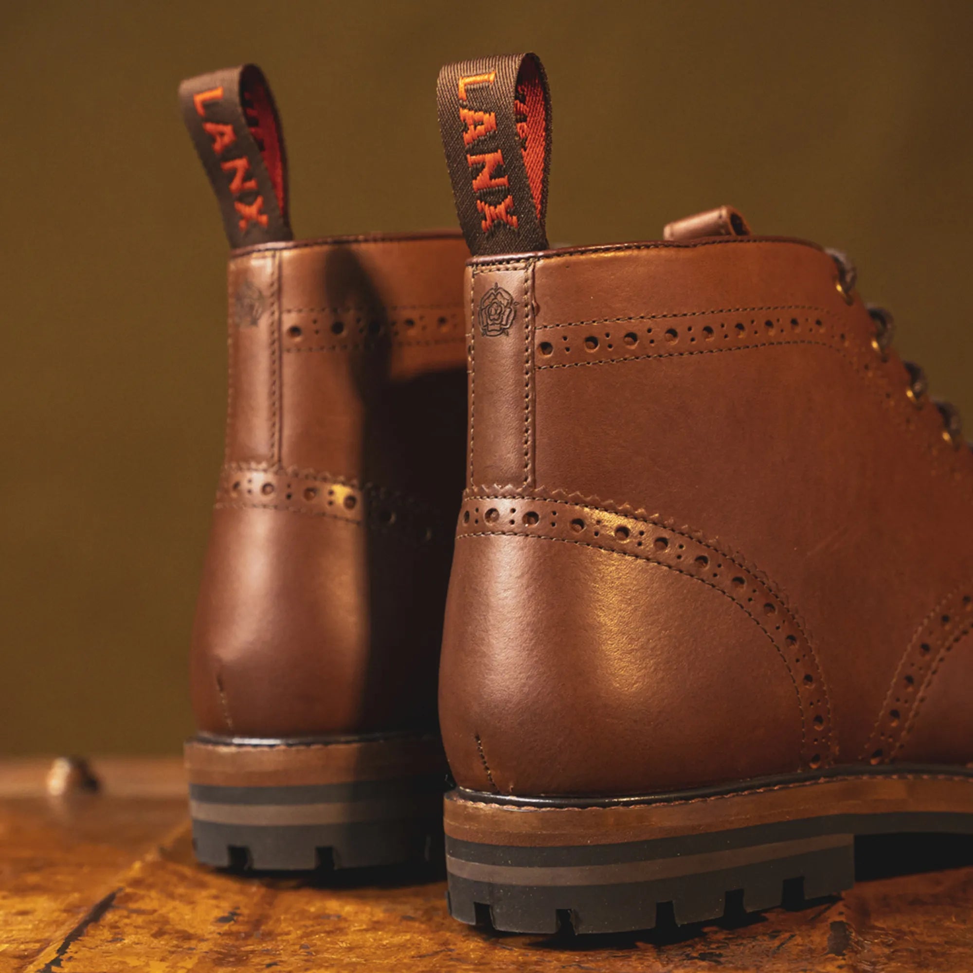 BAYLEY // CONKER DISTRESSED